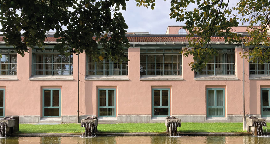 Sparkasse Dachau mit neuen Fenstern ohne Sprossen